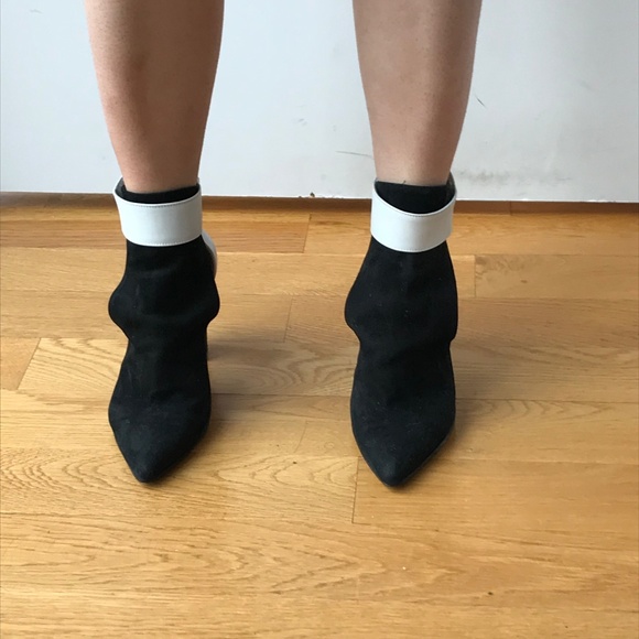 Modern Boots - Picture 3 of 4